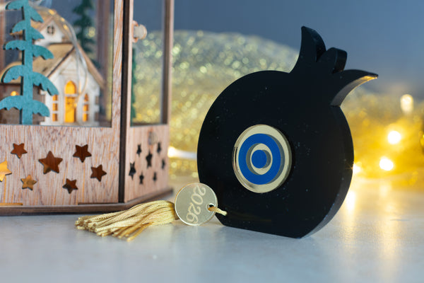 Premium Χριστουγεννιάτικο Γούρι 2026 Ρόδι STG-1 (Μαύρο)