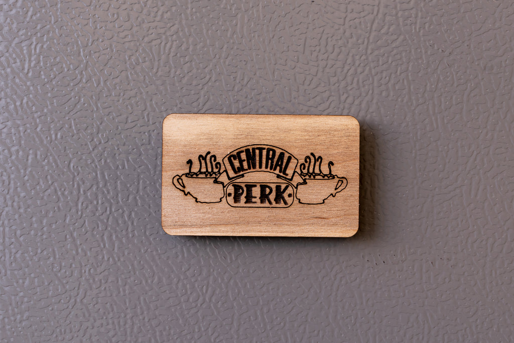 Ξύλινο Μαγνητάκι Friends "Central Perk " FR9