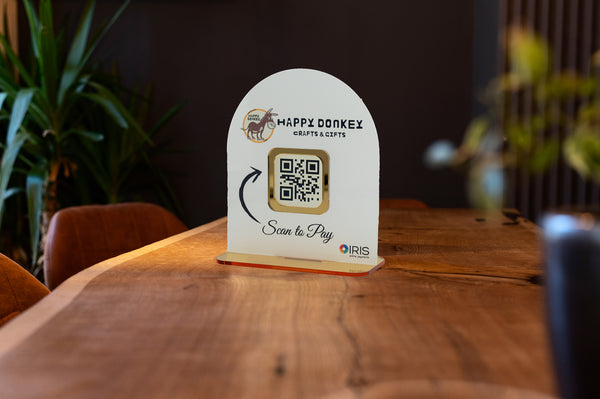 QR Code Stand Iris Payments – Custom σταντ με το brand σας