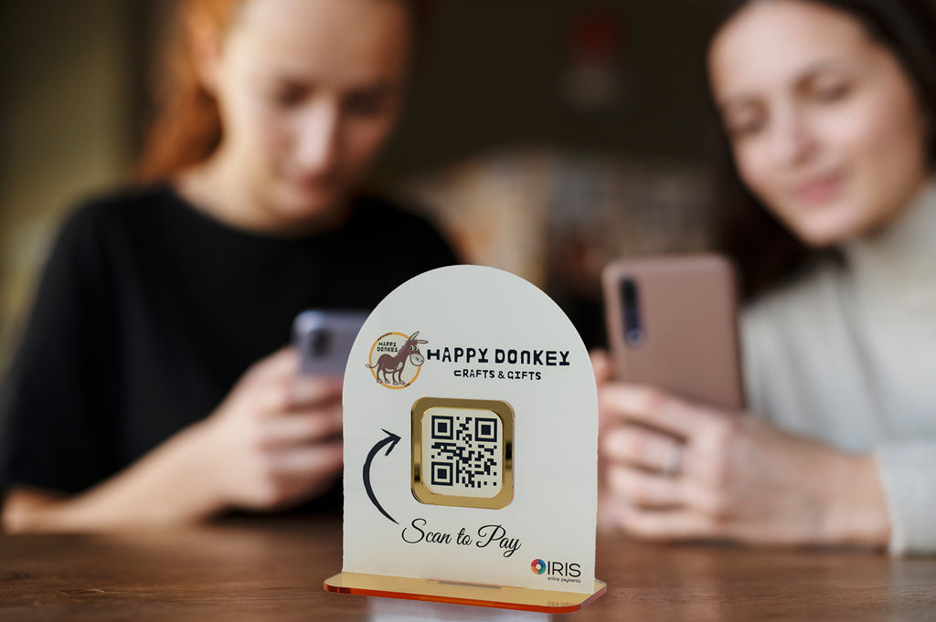 QR Code Stand Iris Payments – Custom σταντ με το brand σας