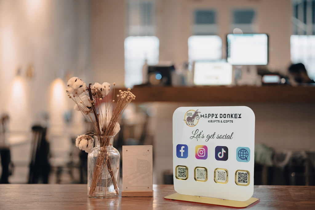 QR Code Stand Social Media – Custom σταντ με το brand σας